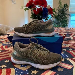 ASICS Gel Nimbus 22 Knit running shoes, size 8 1/2.